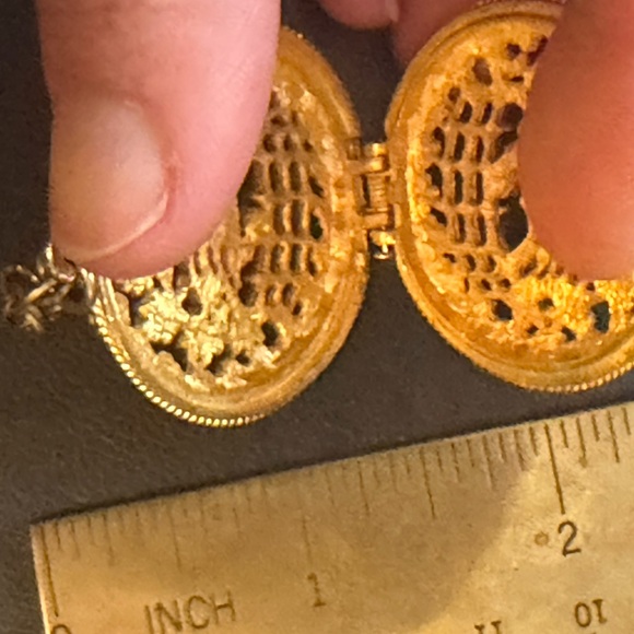 Vintage gold tone filigree Corday unicorn in captivity perfume locket pendant - Picture 6 of 8